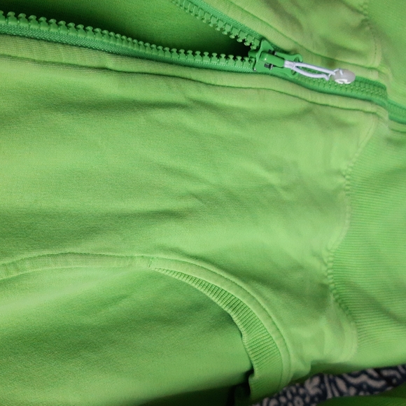 Lululemon neon green zip up hoodie, Sz 8 - Picture 4 of 4